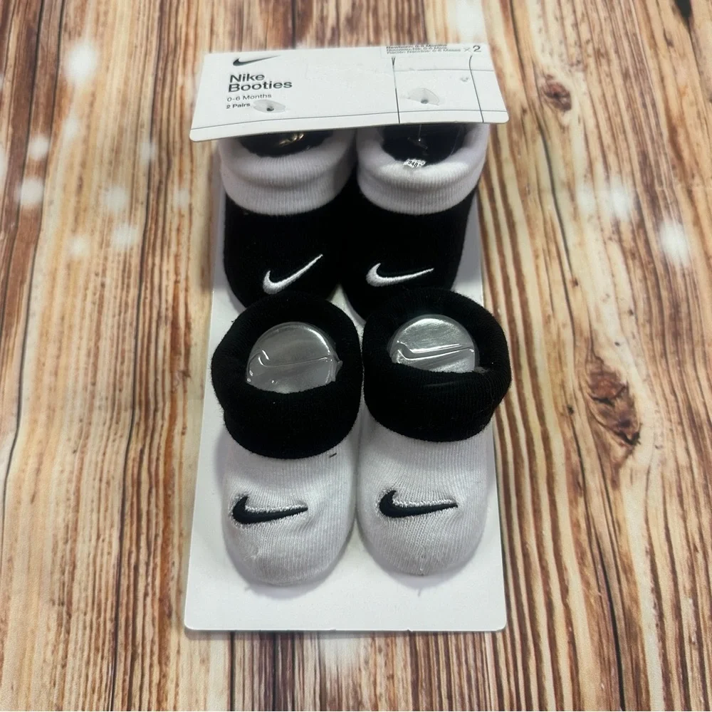 NWT Nike Booties Crib Shoes Socks Baby Boy SZ Newborn 0/6 Mo White Black